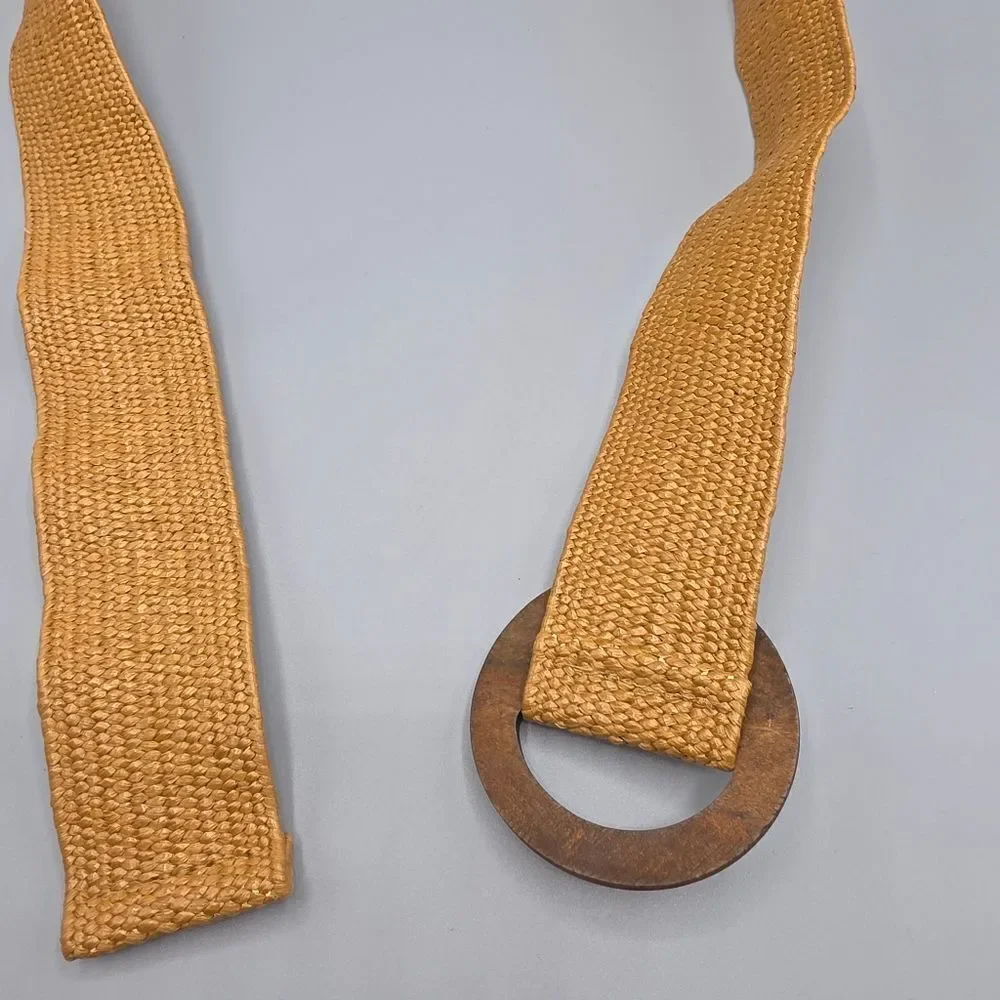 Chic Woven Straw Belt with Tortoiseshell Buckle